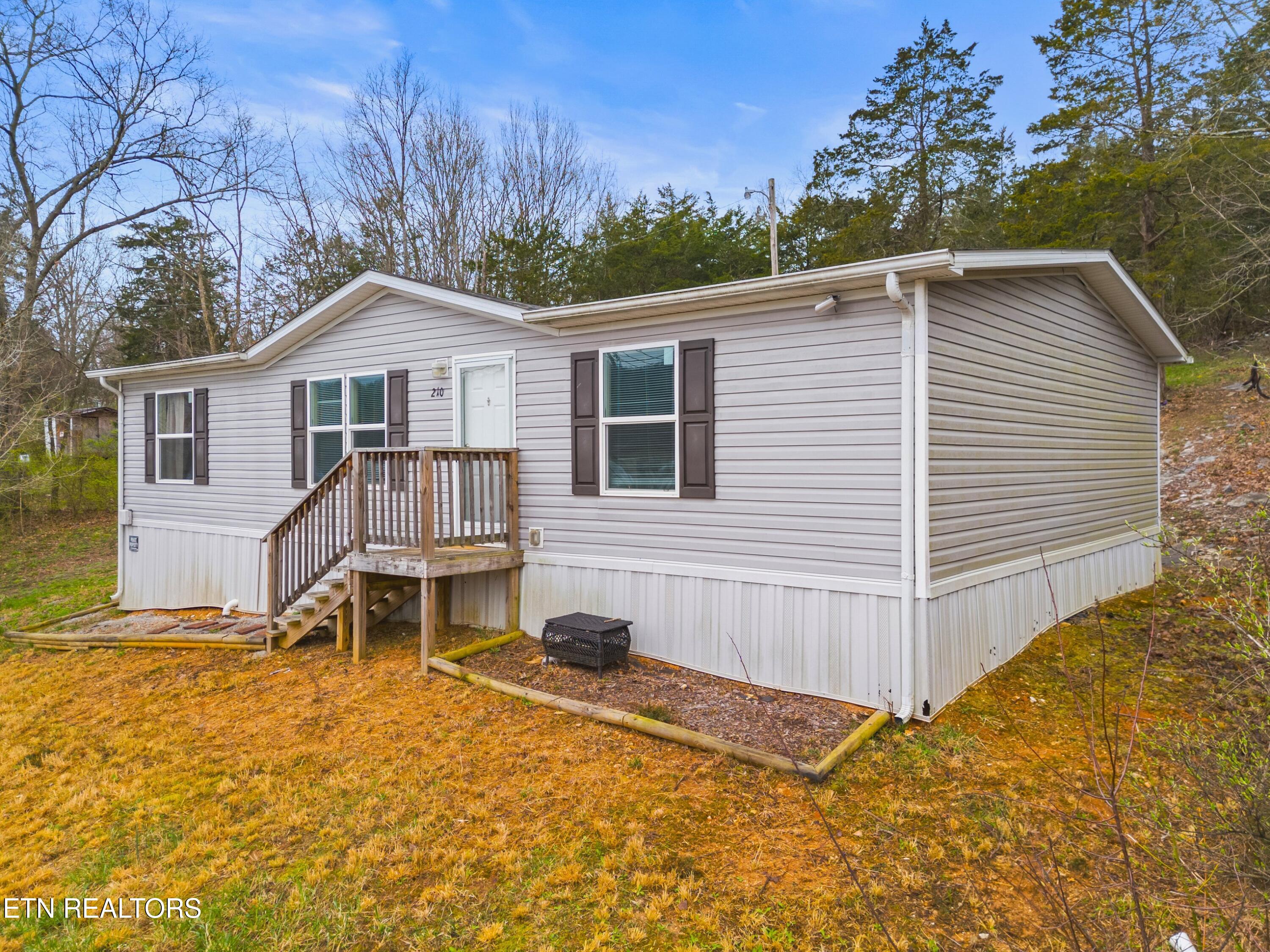 210 Blue Top Road Tazewell TN 37879