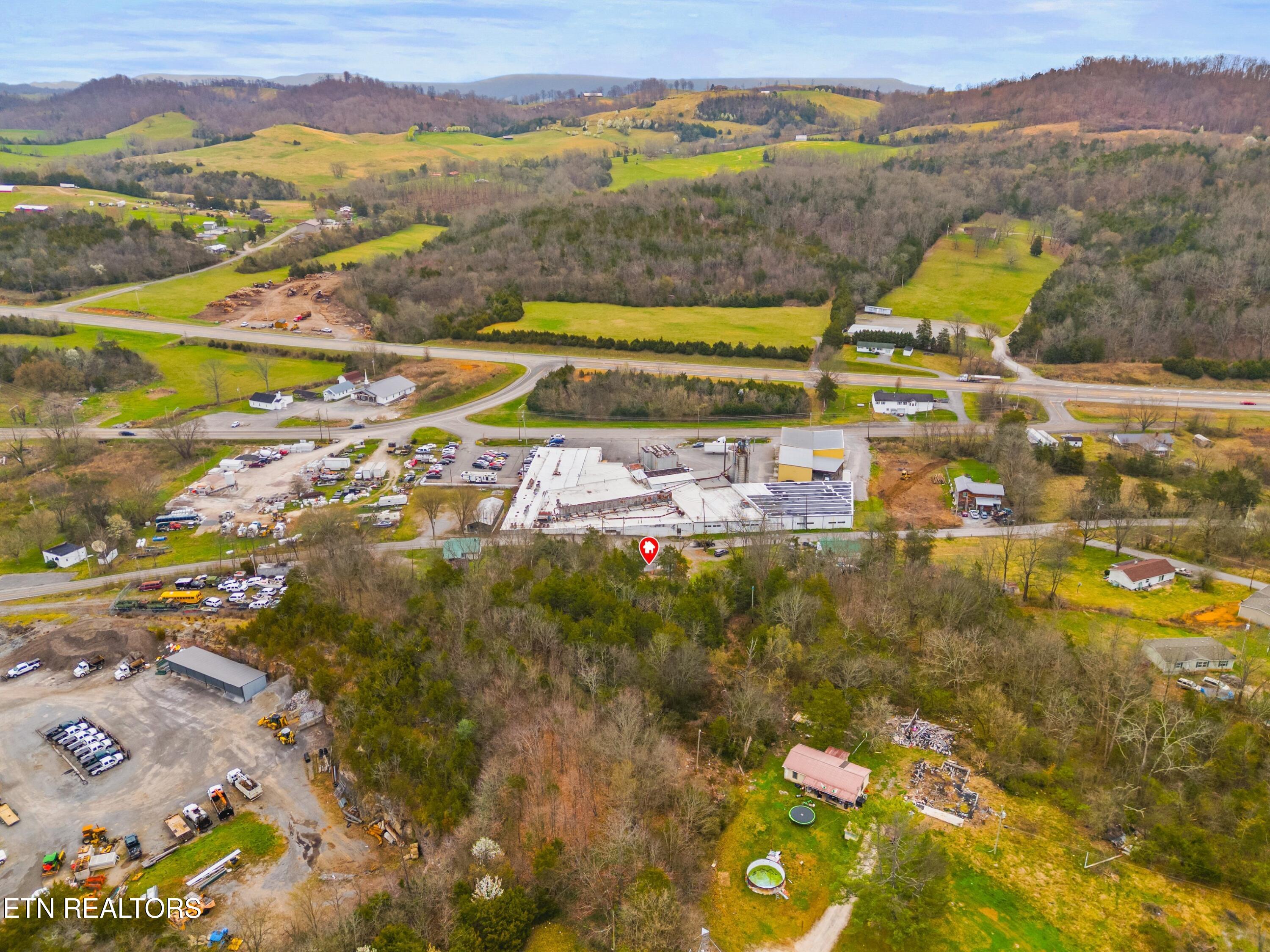 210 Blue Top Road Tazewell TN 37879