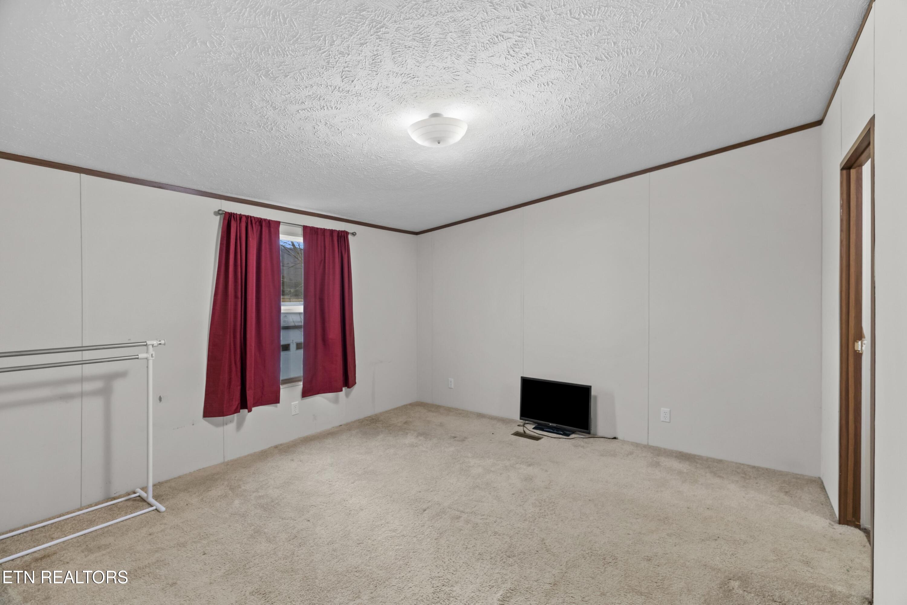 210 Blue Top Road Tazewell TN 37879