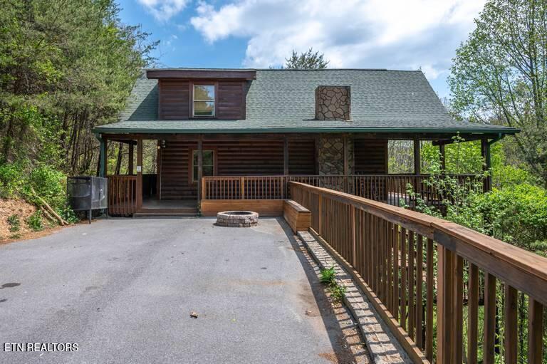 1979 E Mountain View Way Pigeon Forge TN 37876