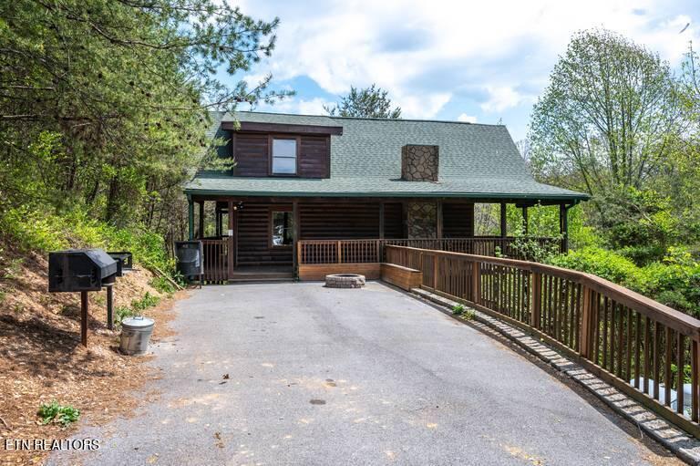 1979 E Mountain View Way Pigeon Forge TN 37876