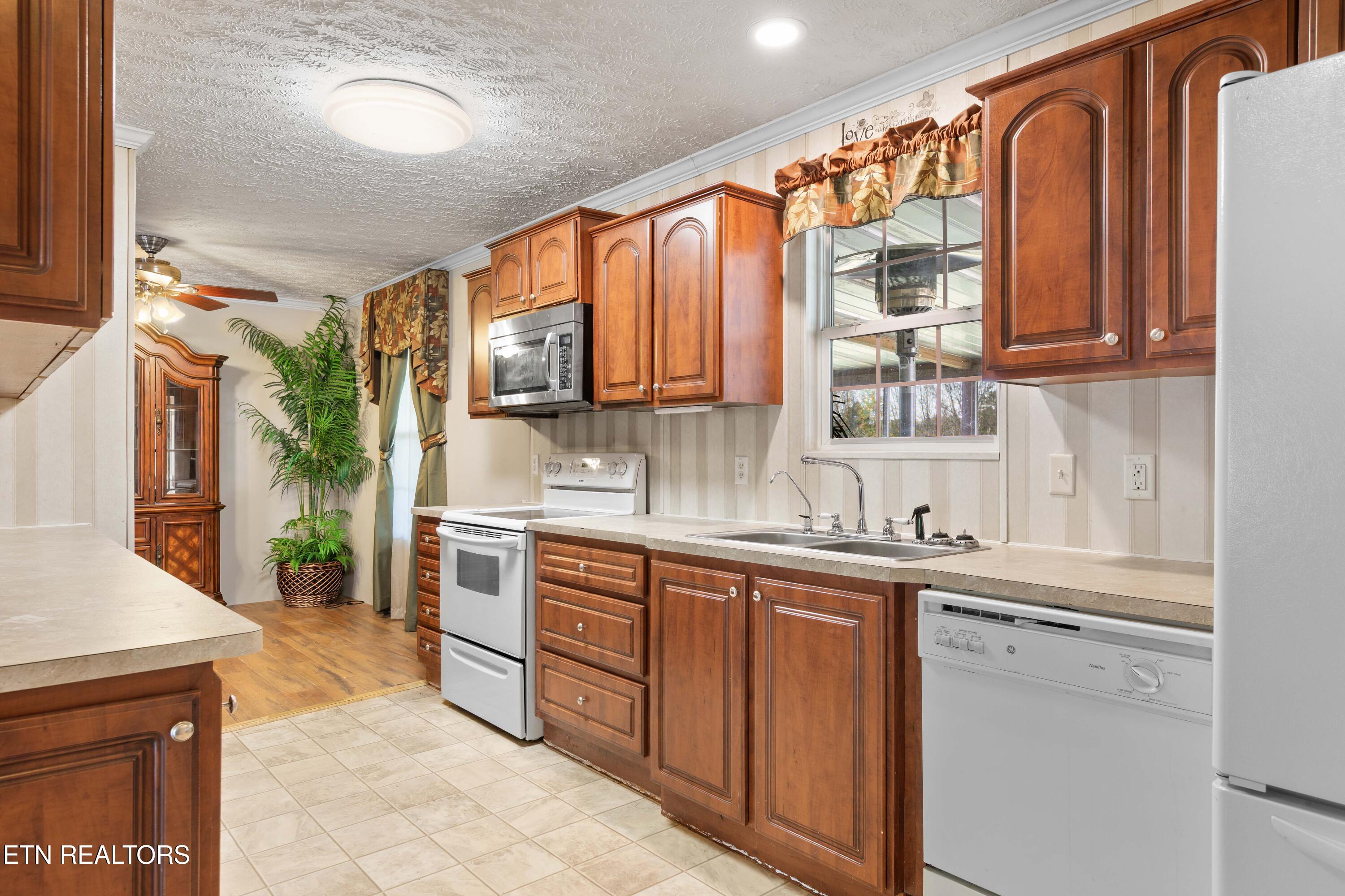 2496 W Old A J Highway Strawberry Plains TN 37871