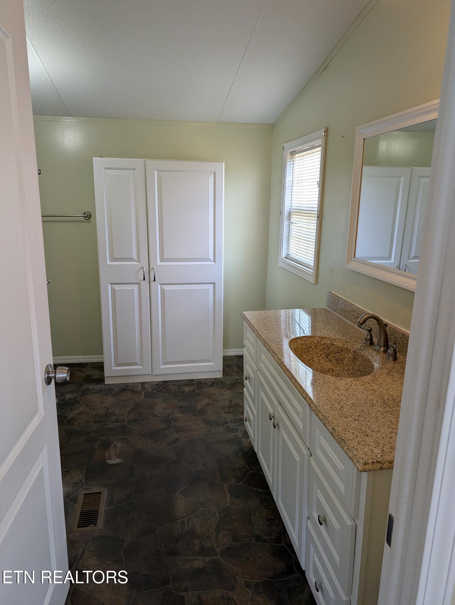 1561 Niles Ferry Road Madisonville TN 37354