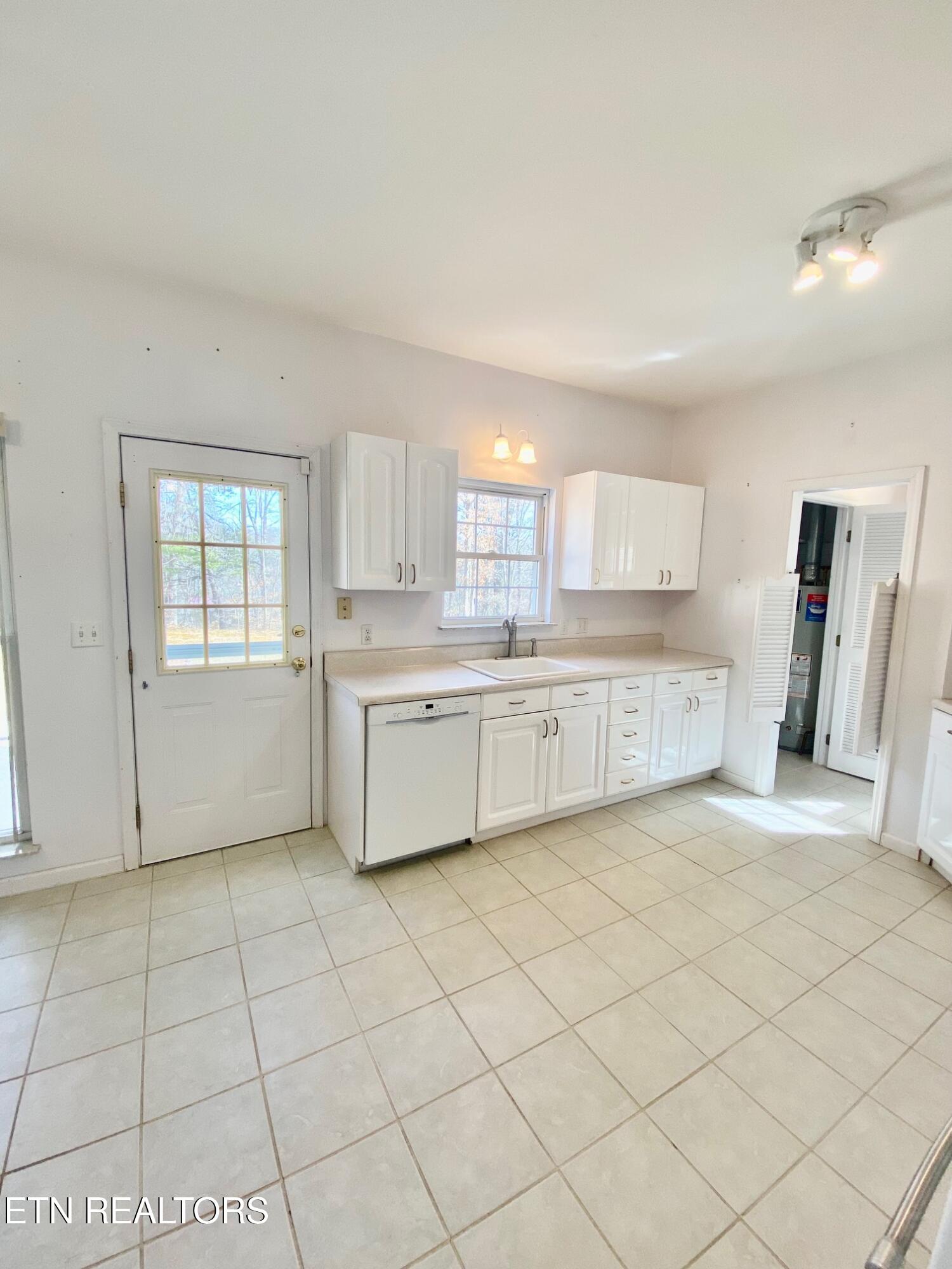 176 Mineral Springs Lane Jacksboro TN 37757