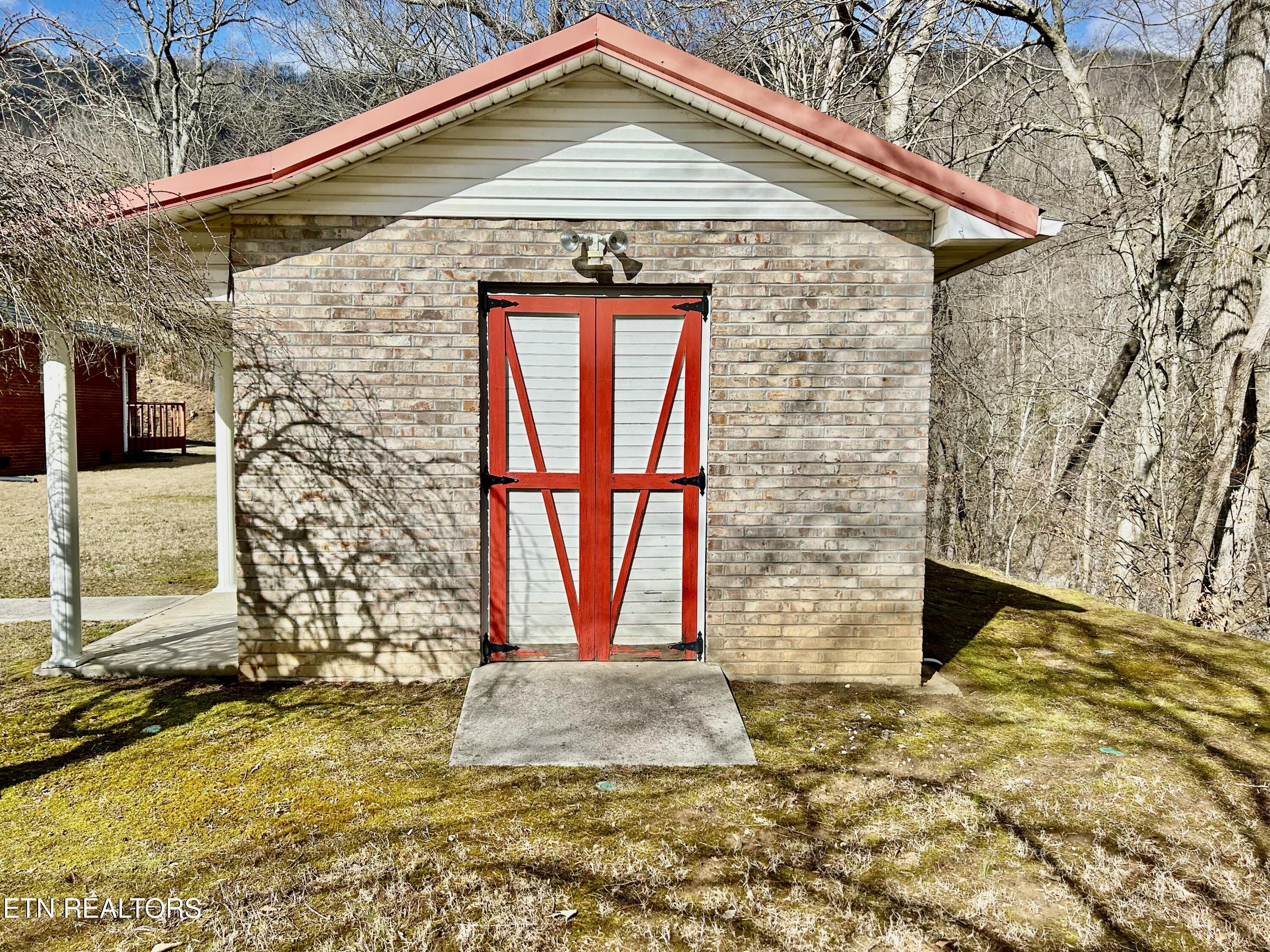 176 Mineral Springs Lane Jacksboro TN 37757