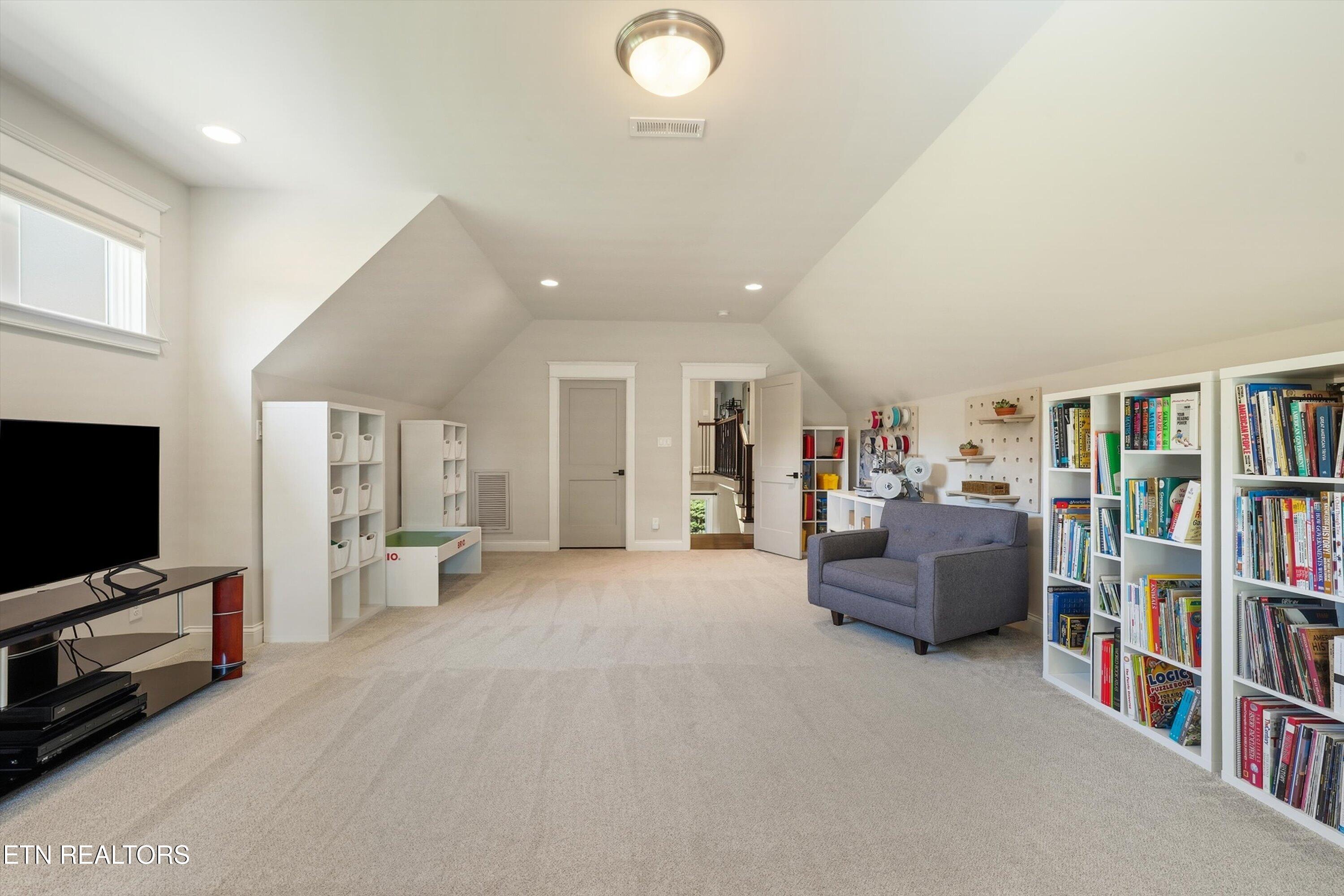 404 Stone Villa Lane Knoxville TN 37934