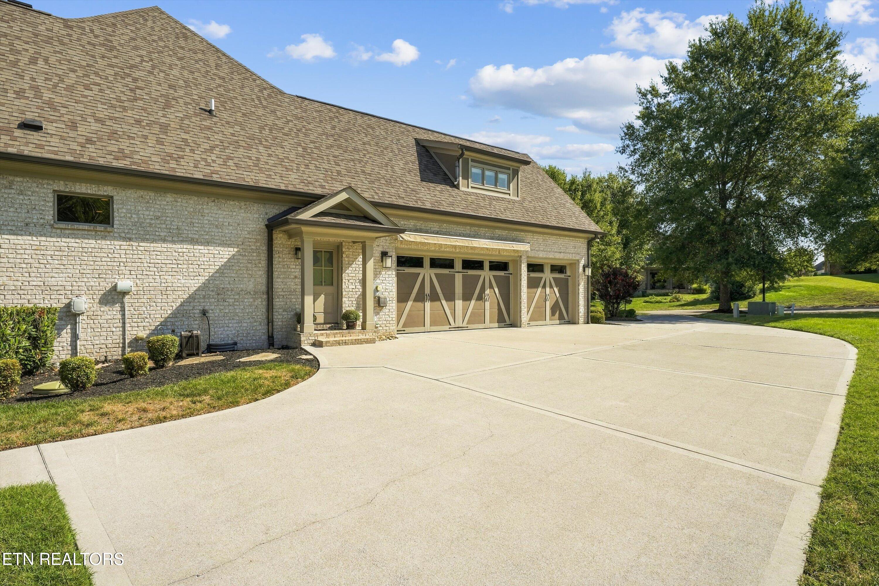 404 Stone Villa Lane Knoxville TN 37934