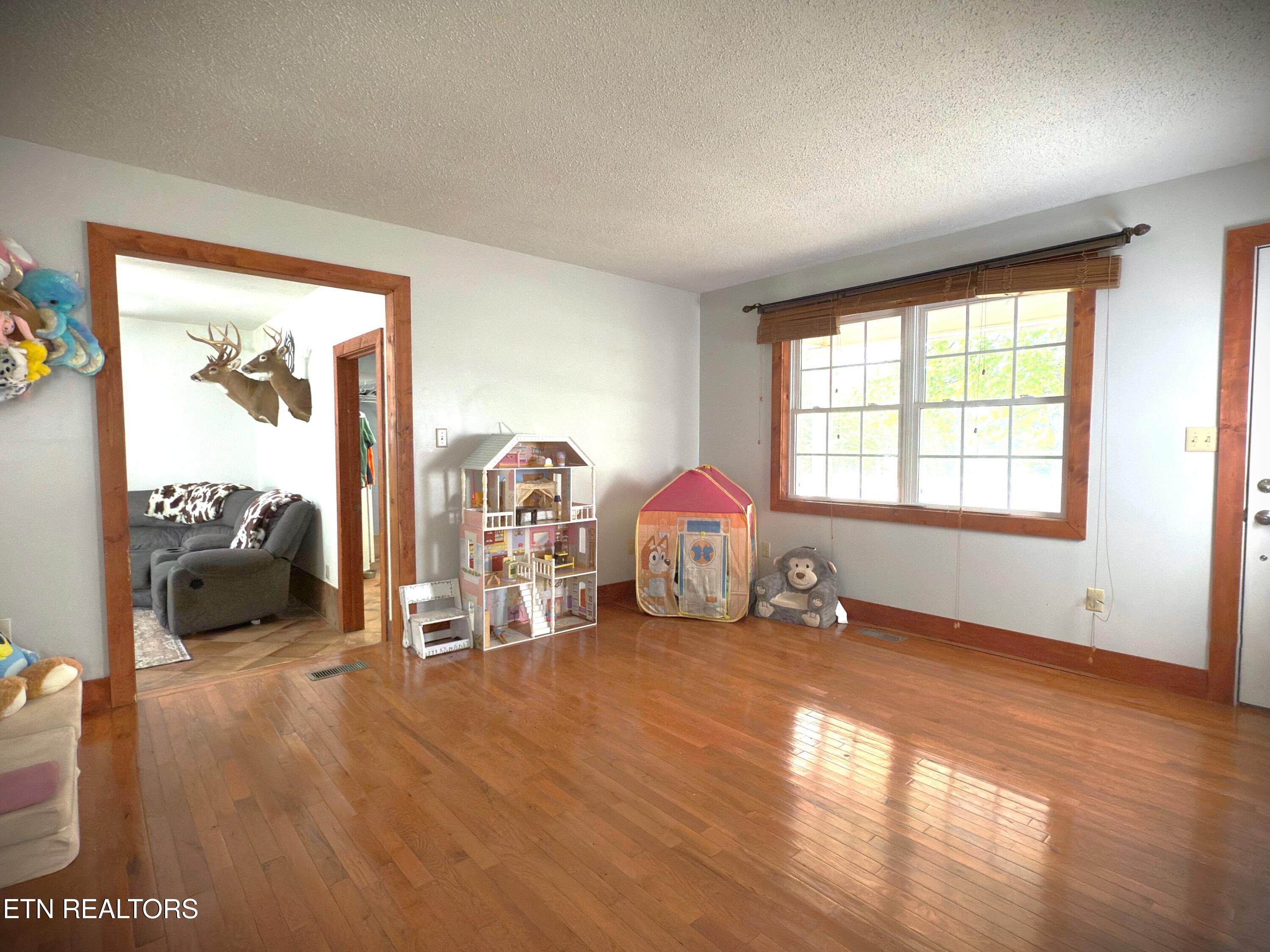 212 Austin Circle Livingston TN 38570