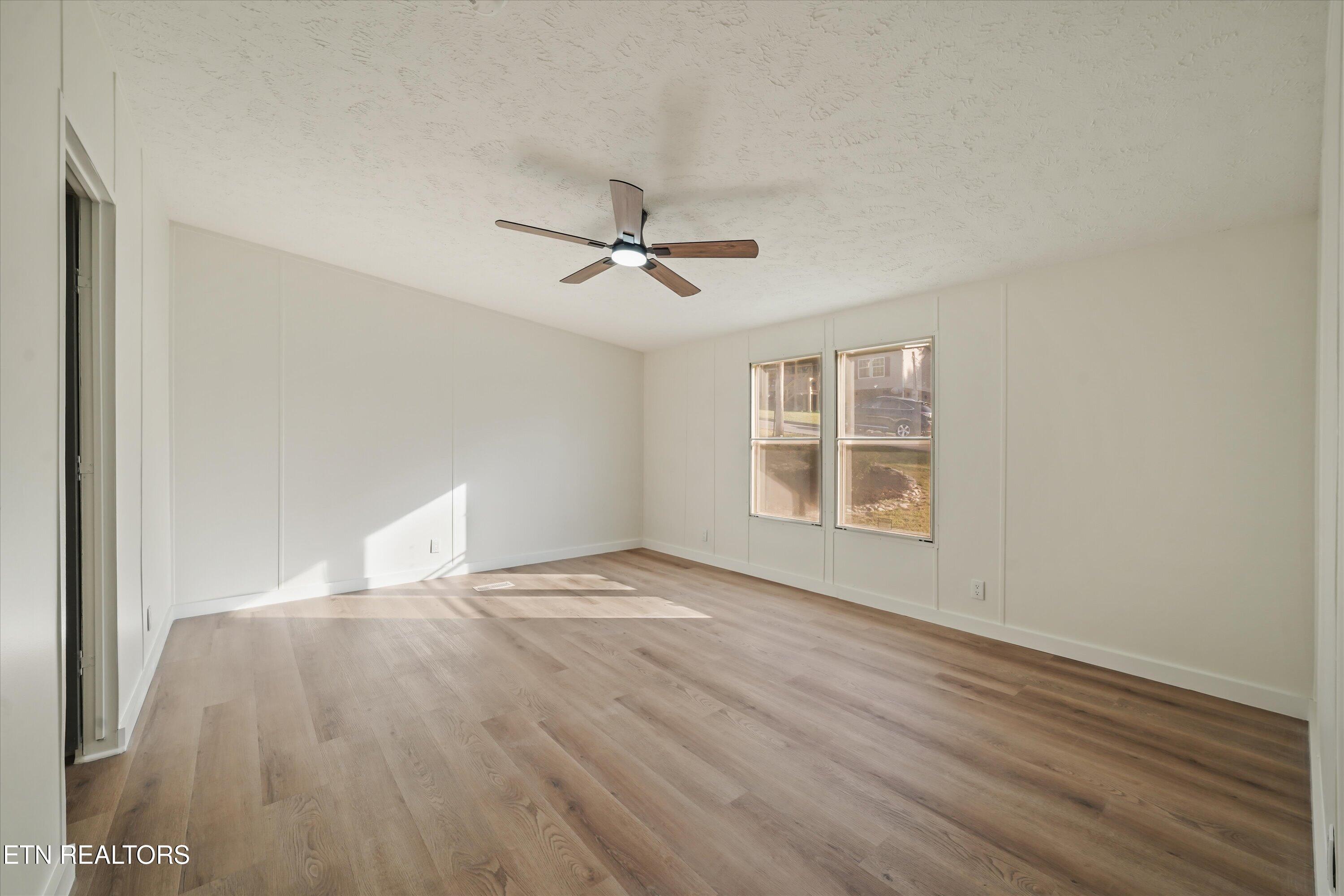 213 Loggers Lane Clinton TN 37716