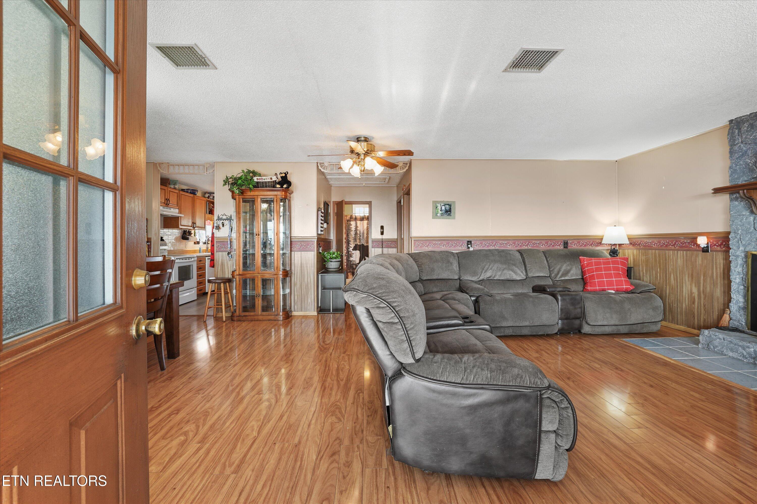 1009 Old Laurel Lane Sevierville TN 37876