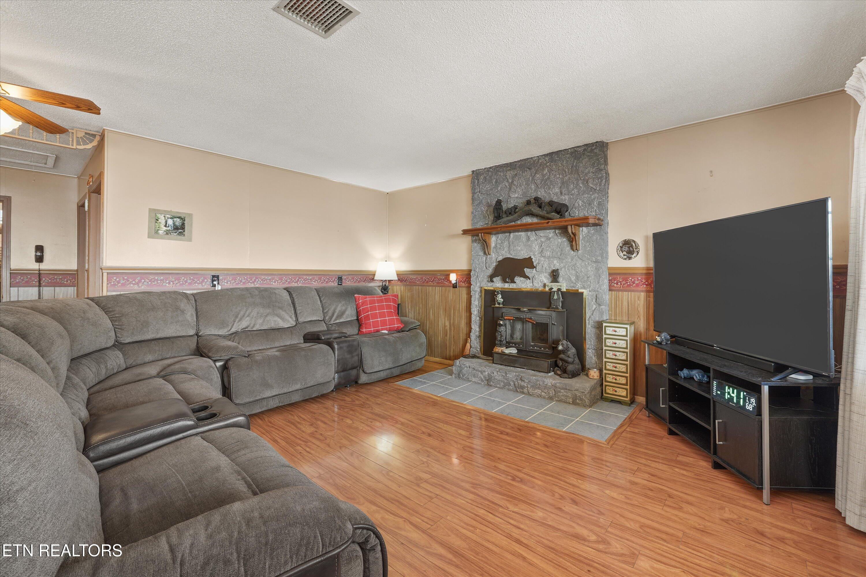 1009 Old Laurel Lane Sevierville TN 37876