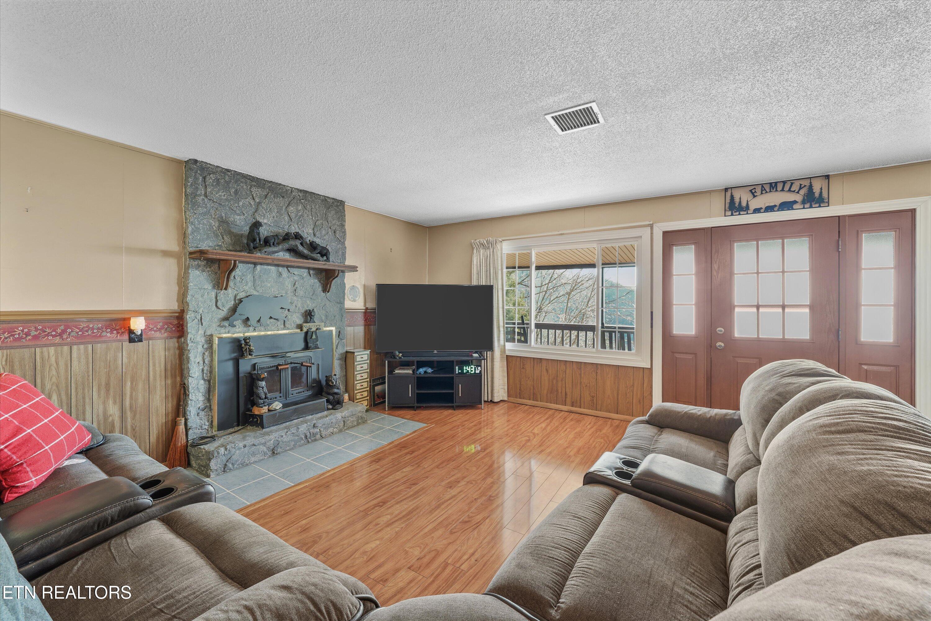 1009 Old Laurel Lane Sevierville TN 37876