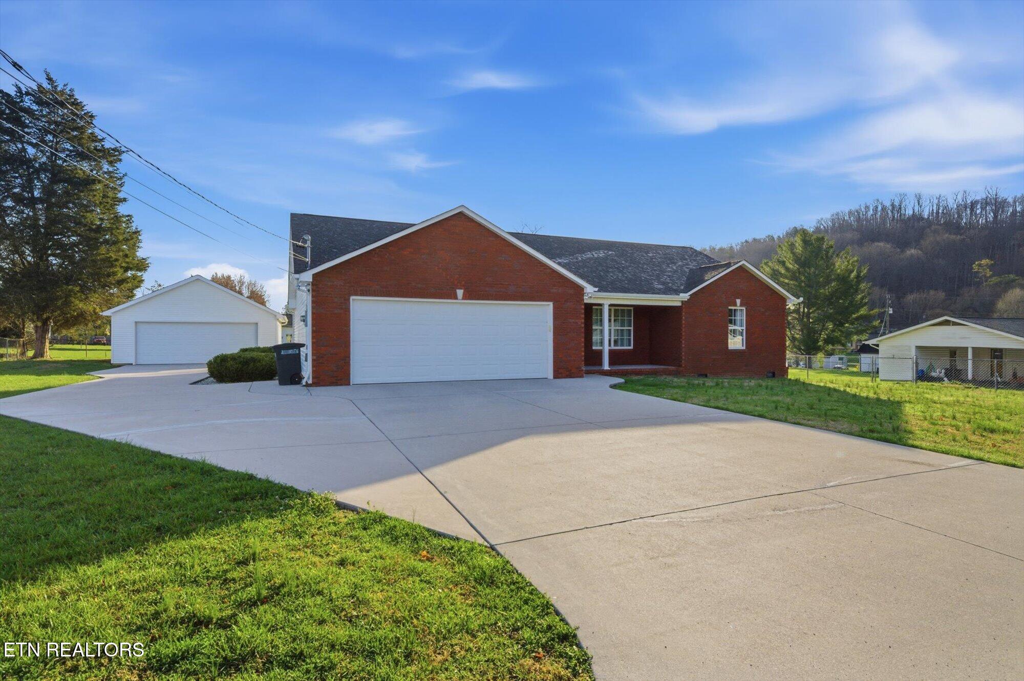 108 Oakwood Drive Maynardville TN 37807