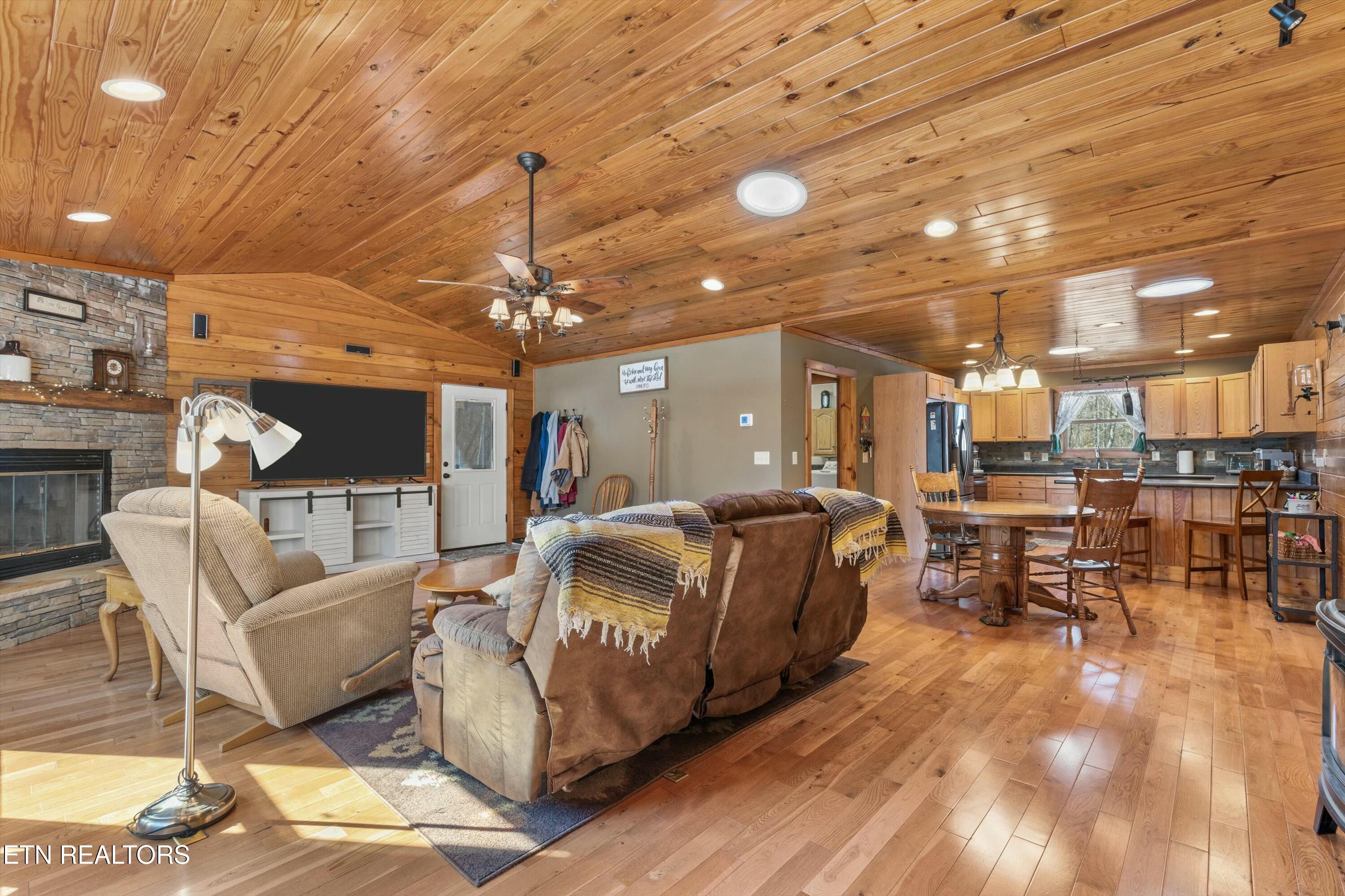320 Poland Hollow Road Harriman TN 37748