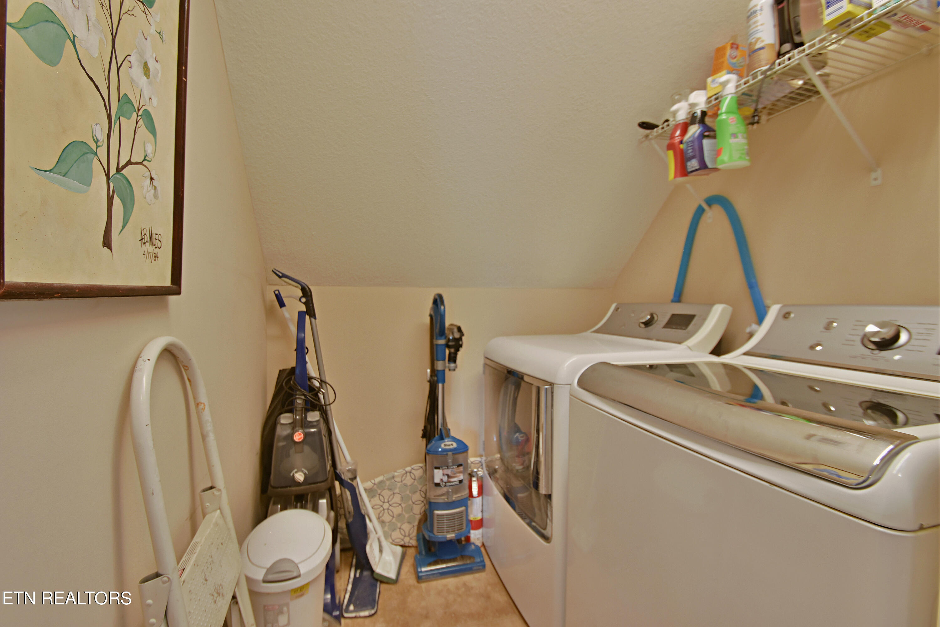 2001 Mahogany Wood Trail Knoxville TN 37920