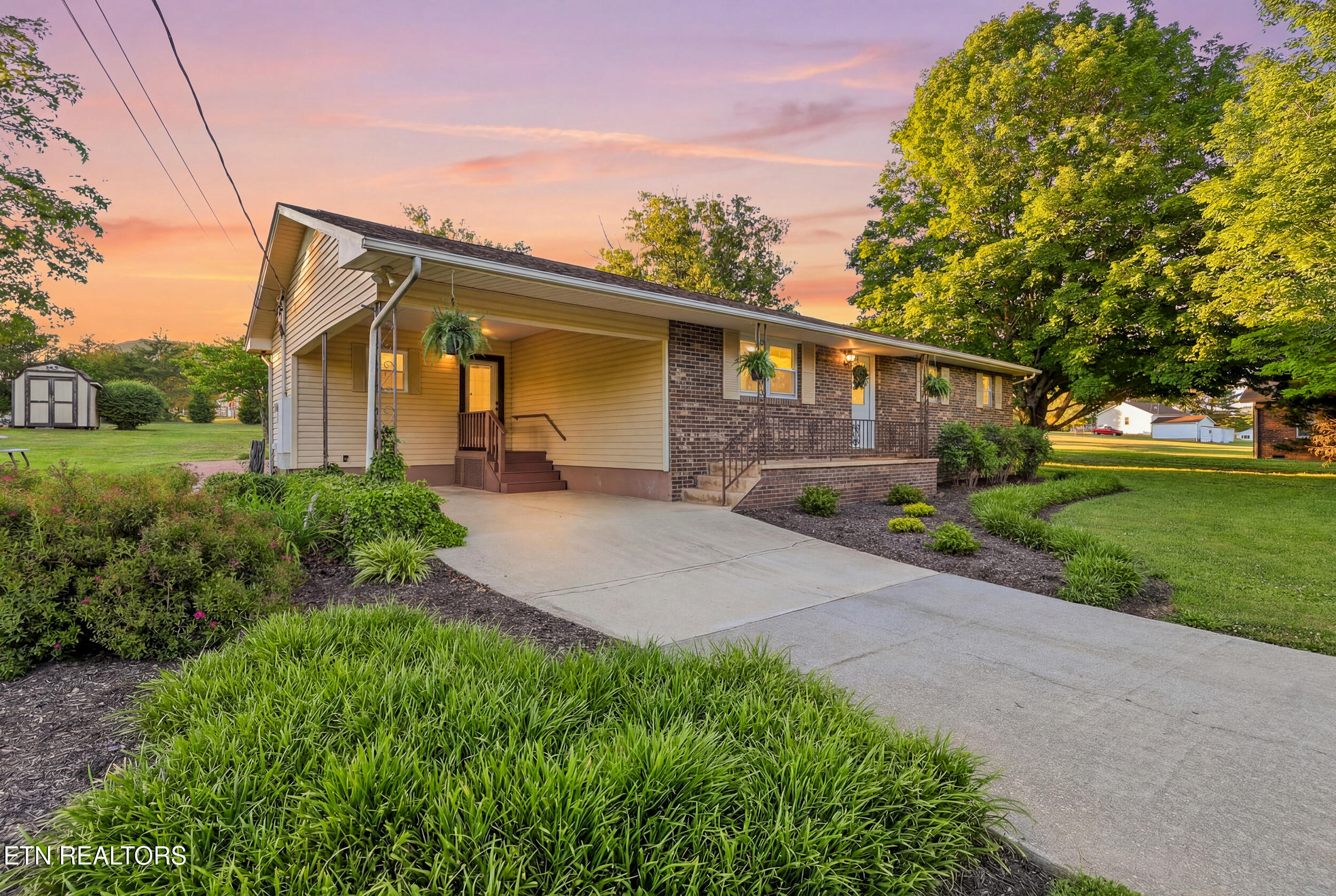 819 Rutledge Pike Blaine TN 37709