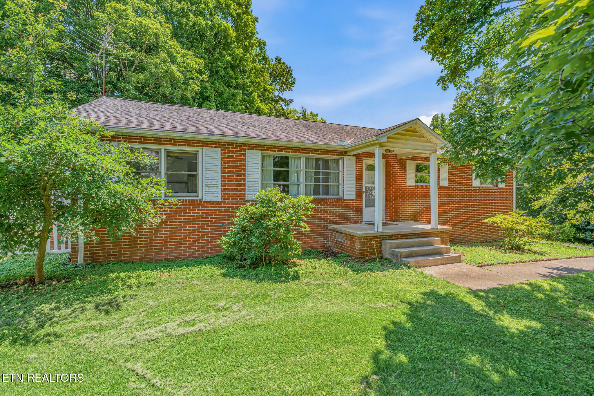 1812 E Governor John Sevier Highway Knoxville TN 37920