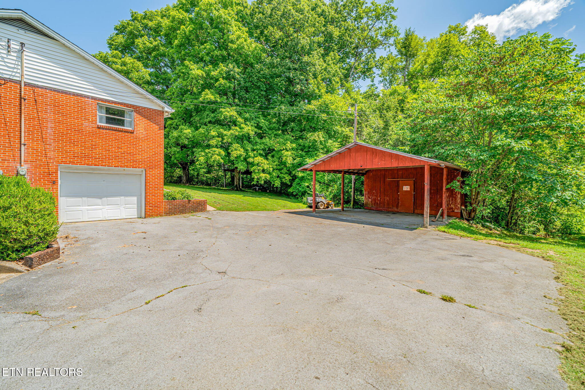 1812 E Governor John Sevier Highway Knoxville TN 37920