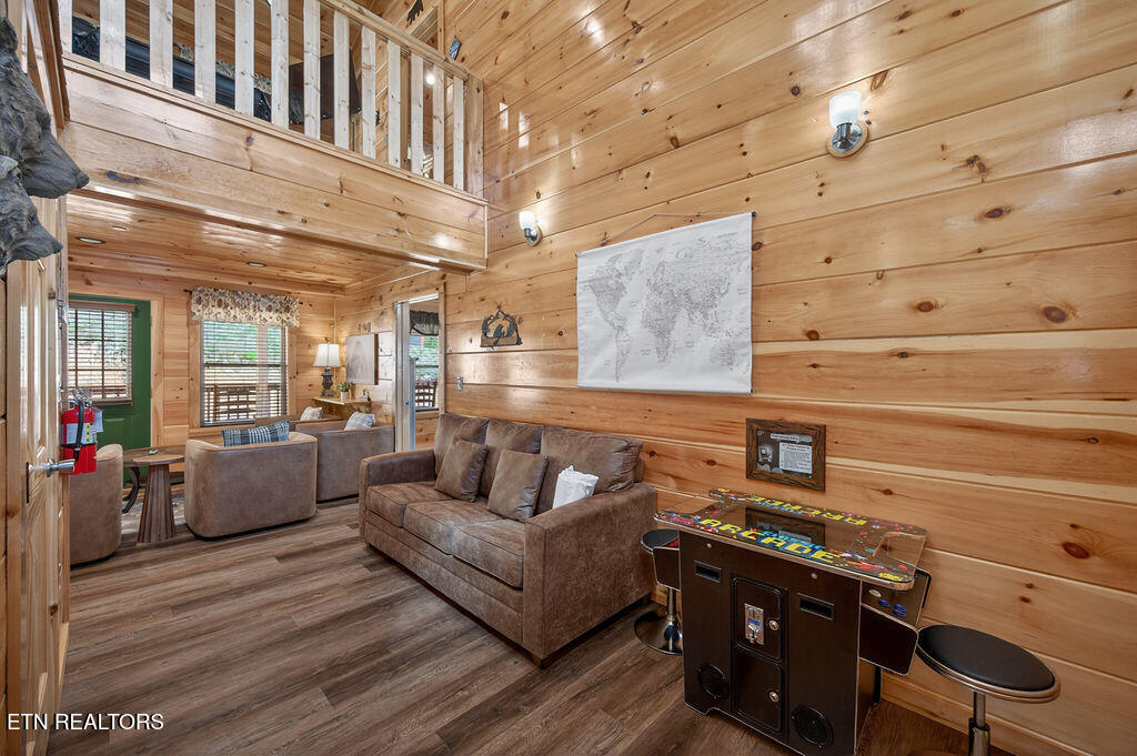 826 String Run Way Pigeon Forge TN 37863