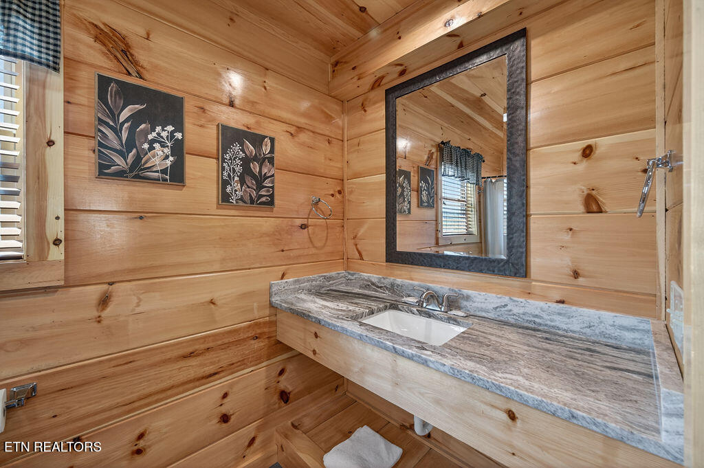 826 String Run Way Pigeon Forge TN 37863