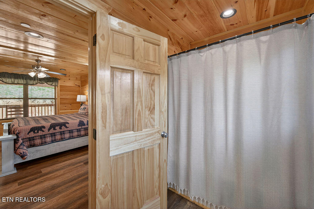 826 String Run Way Pigeon Forge TN 37863