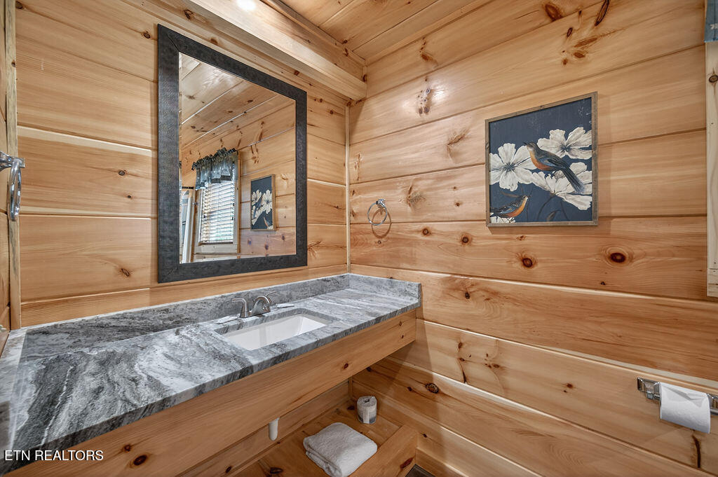 826 String Run Way Pigeon Forge TN 37863