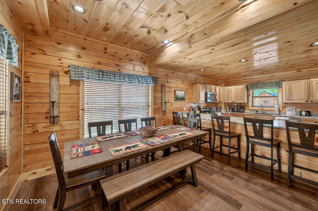 826 String Run Way Pigeon Forge TN 37863