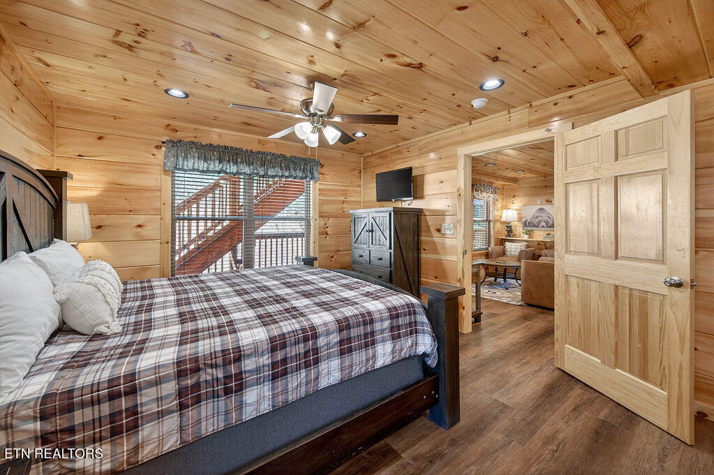 826 String Run Way Pigeon Forge TN 37863