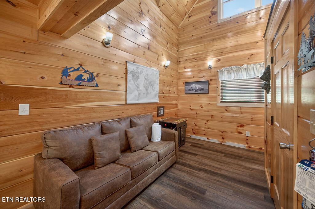 826 String Run Way Pigeon Forge TN 37863