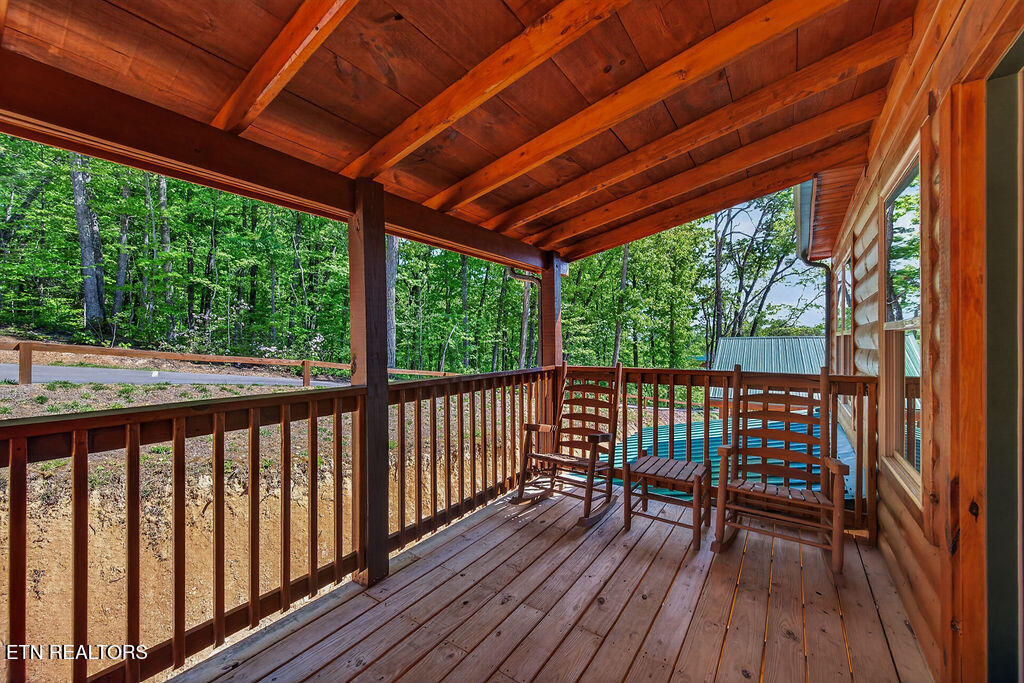 826 String Run Way Pigeon Forge TN 37863