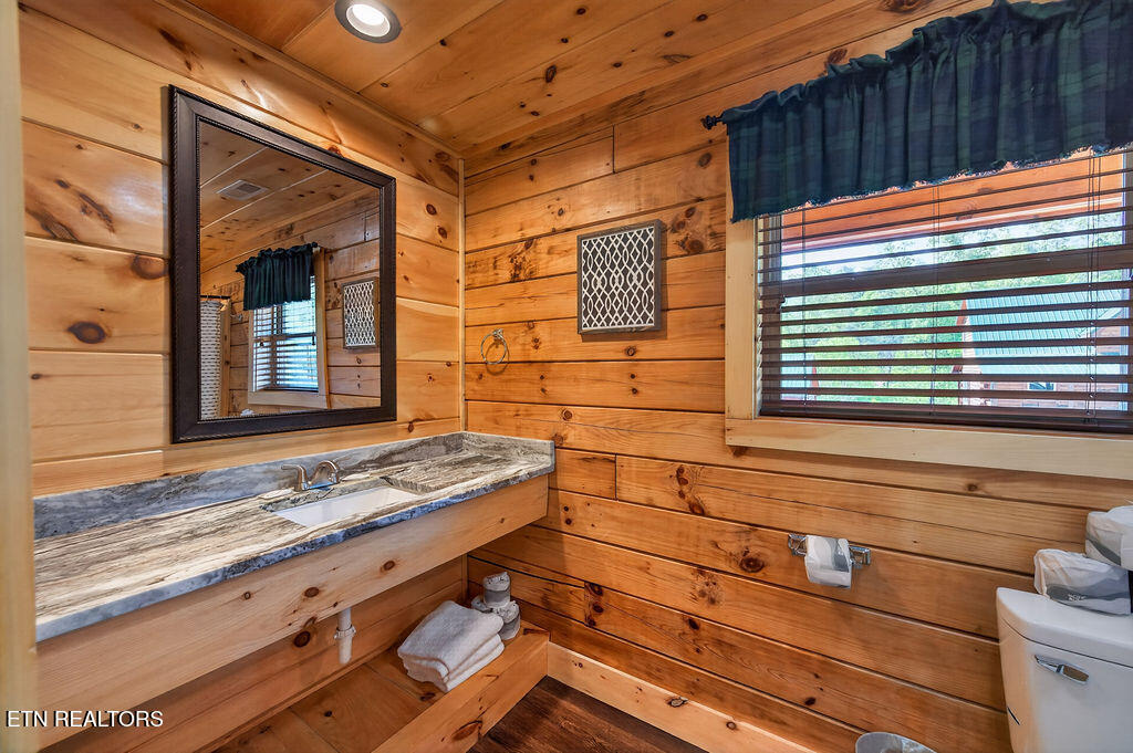 826 String Run Way Pigeon Forge TN 37863