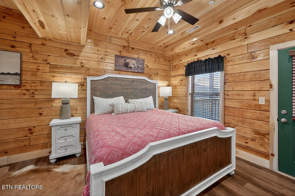 826 String Run Way Pigeon Forge TN 37863
