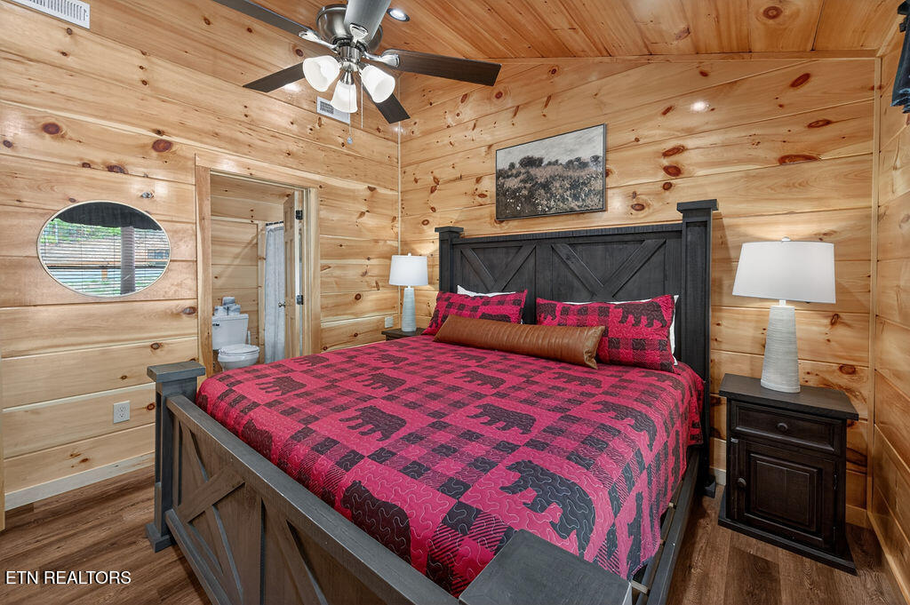 826 String Run Way Pigeon Forge TN 37863