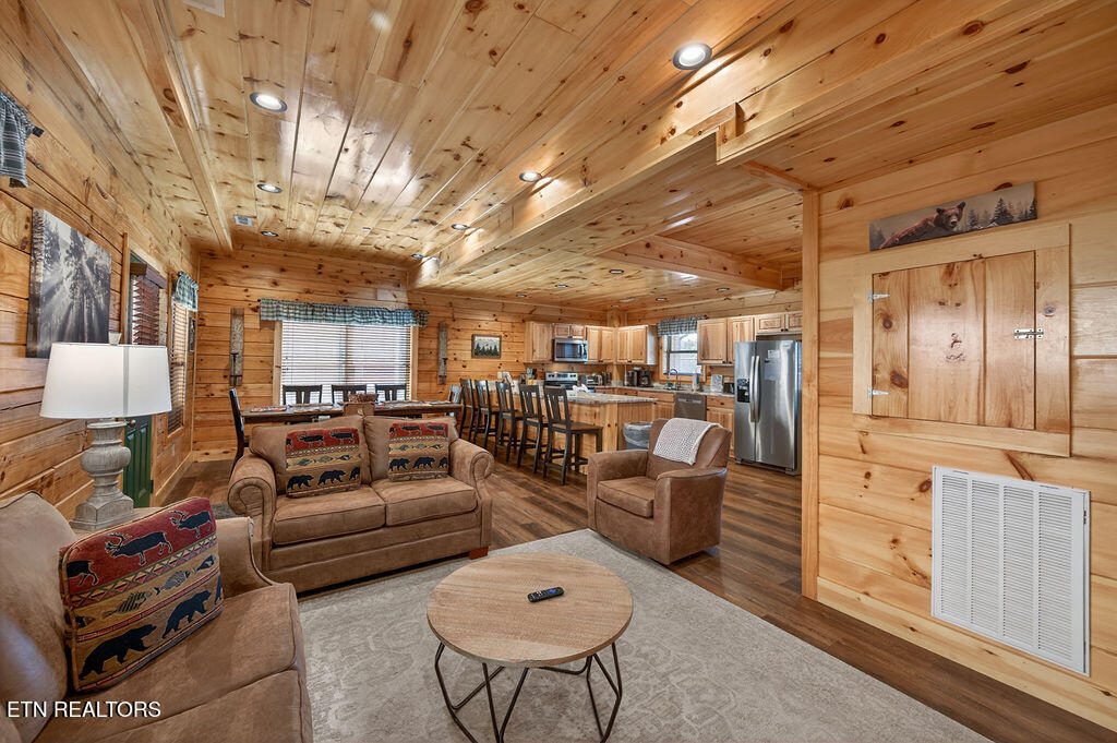 826 String Run Way Pigeon Forge TN 37863