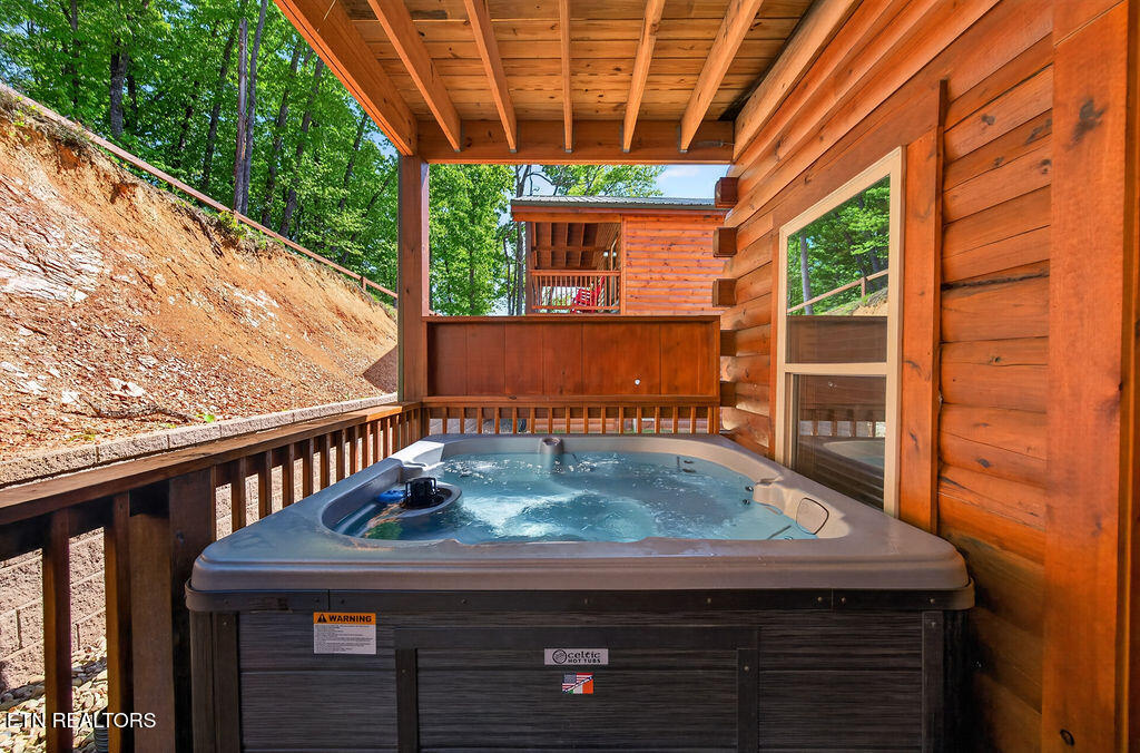 826 String Run Way Pigeon Forge TN 37863