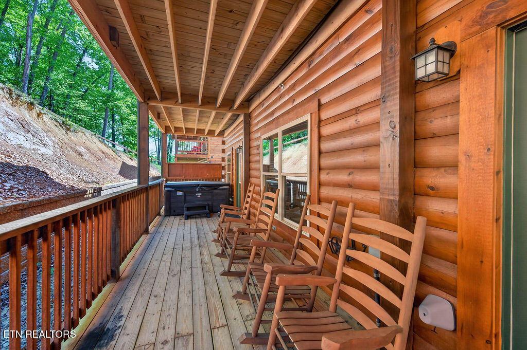 826 String Run Way Pigeon Forge TN 37863