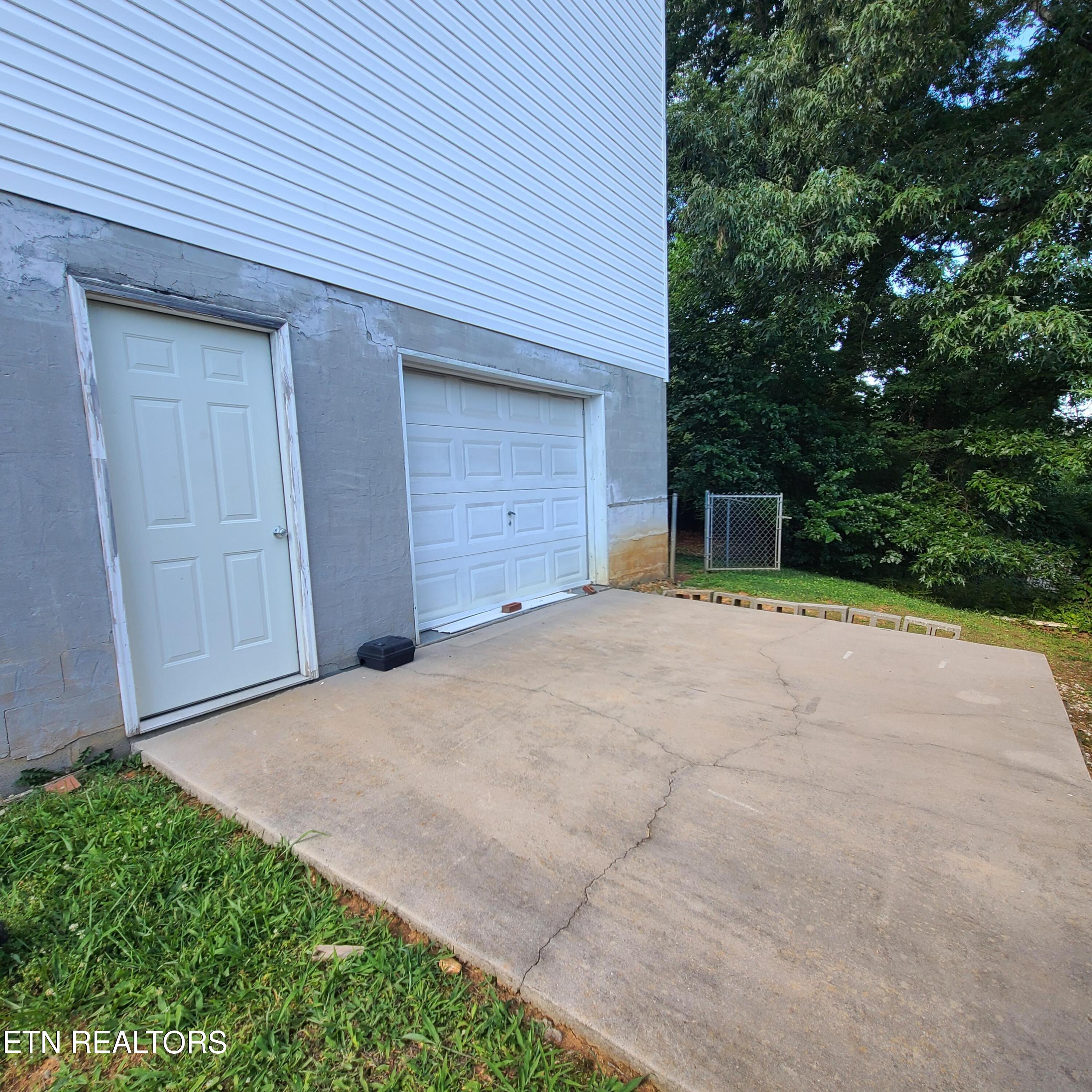 2004 NW Ho-co-ta-ke Lane Knoxville TN 37912
