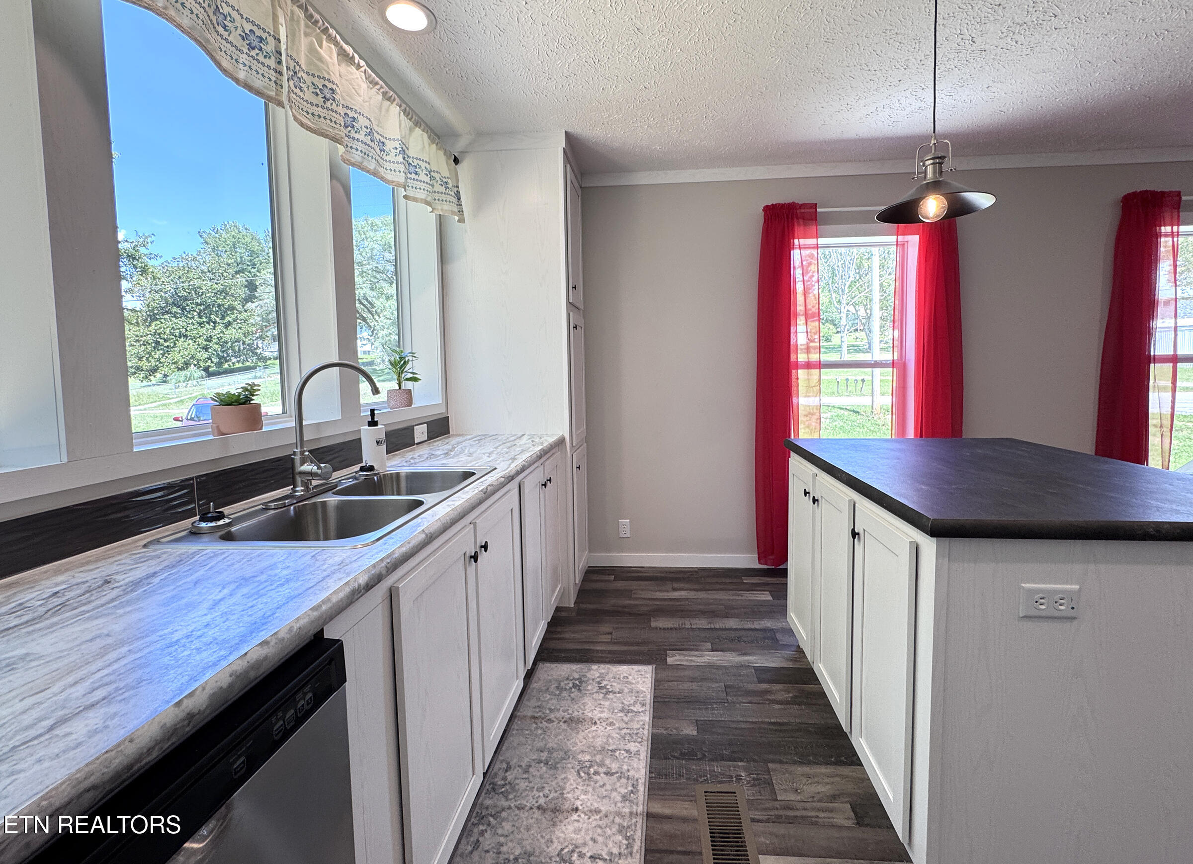 598 Kingston Avenue Rockwood TN 37854