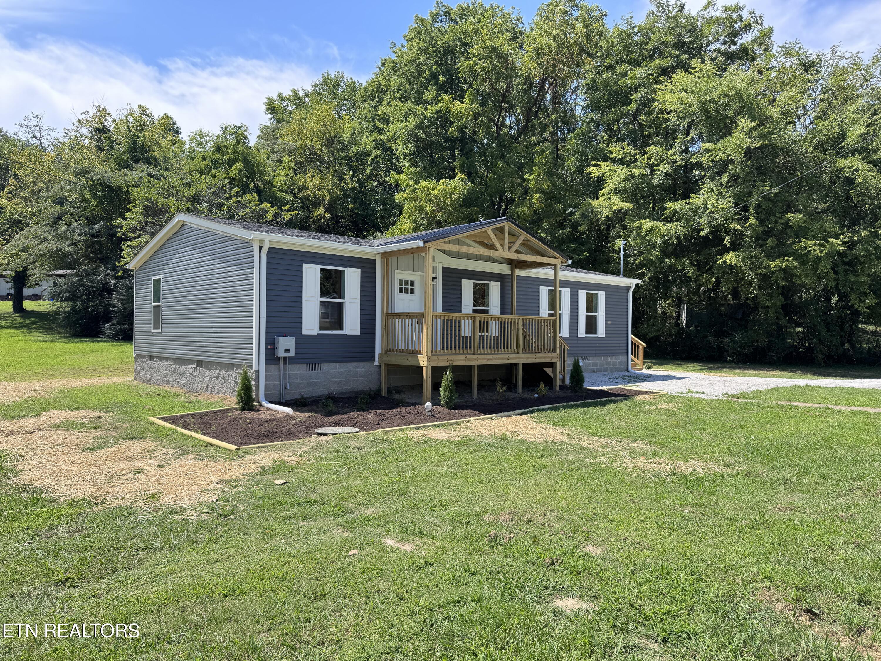 598 Kingston Avenue Rockwood TN 37854