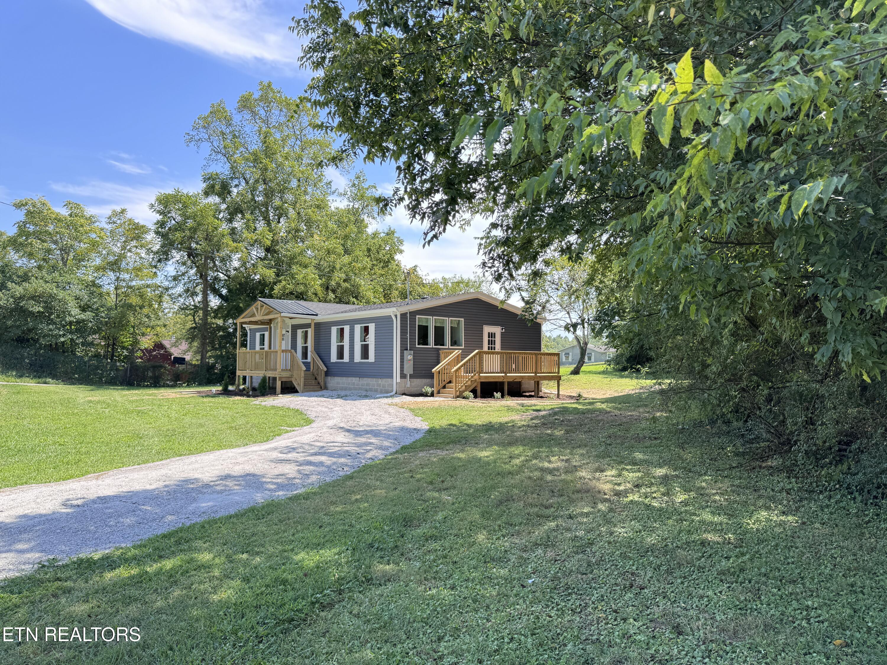 598 Kingston Avenue Rockwood TN 37854