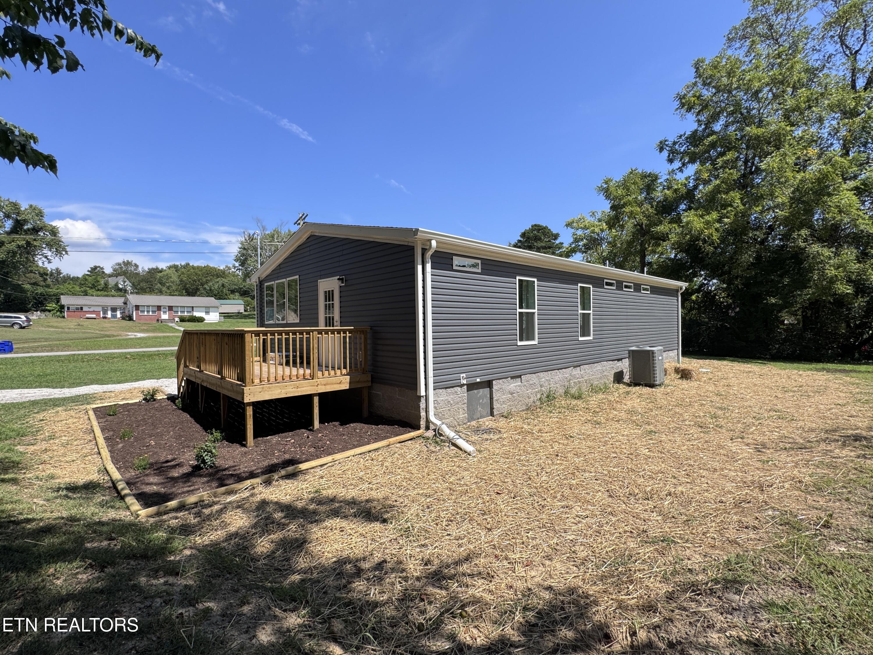 598 Kingston Avenue Rockwood TN 37854