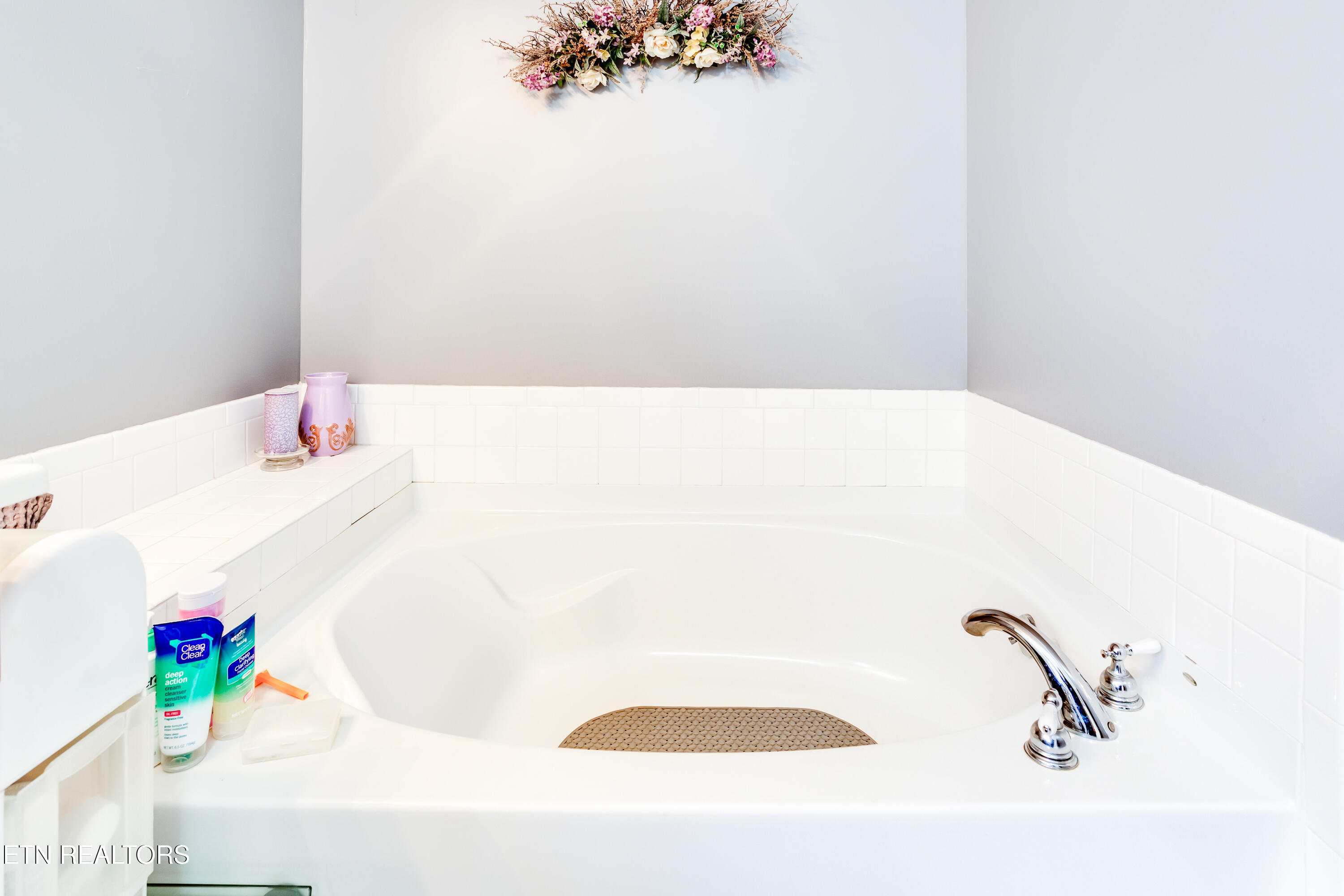 949 Hill Street Jellico TN 37762