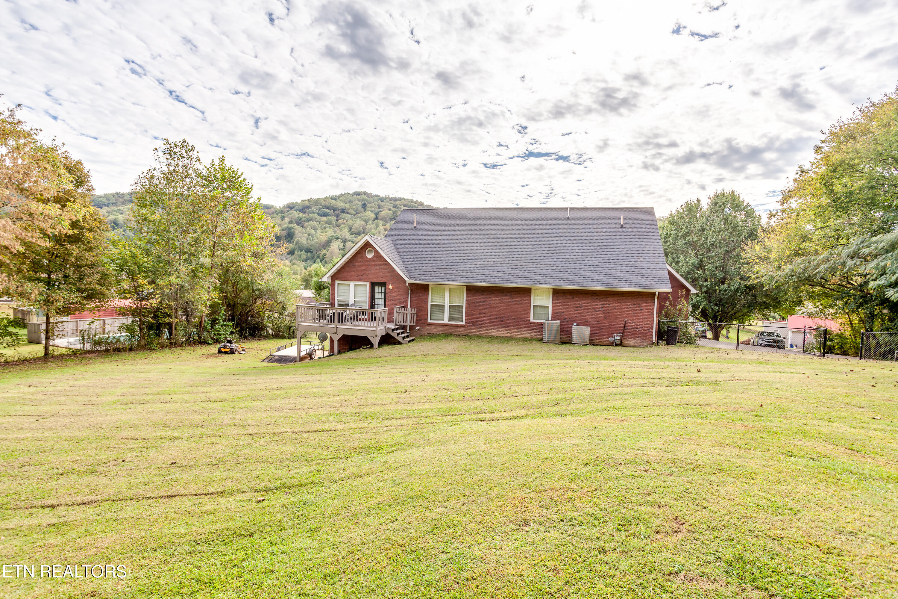 949 Hill Street Jellico TN 37762
