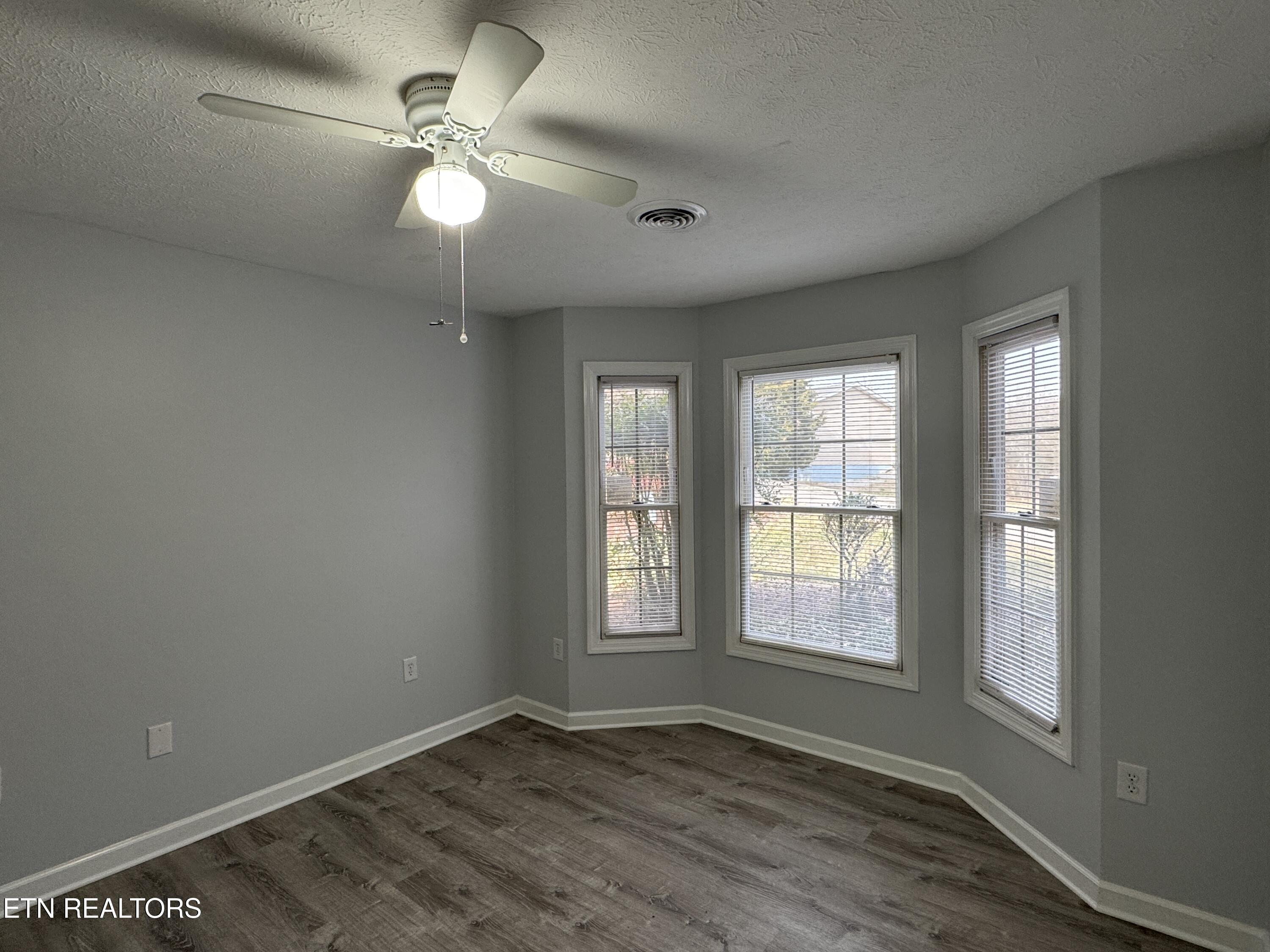 103 Pinewood Drive Lenoir City TN 37771