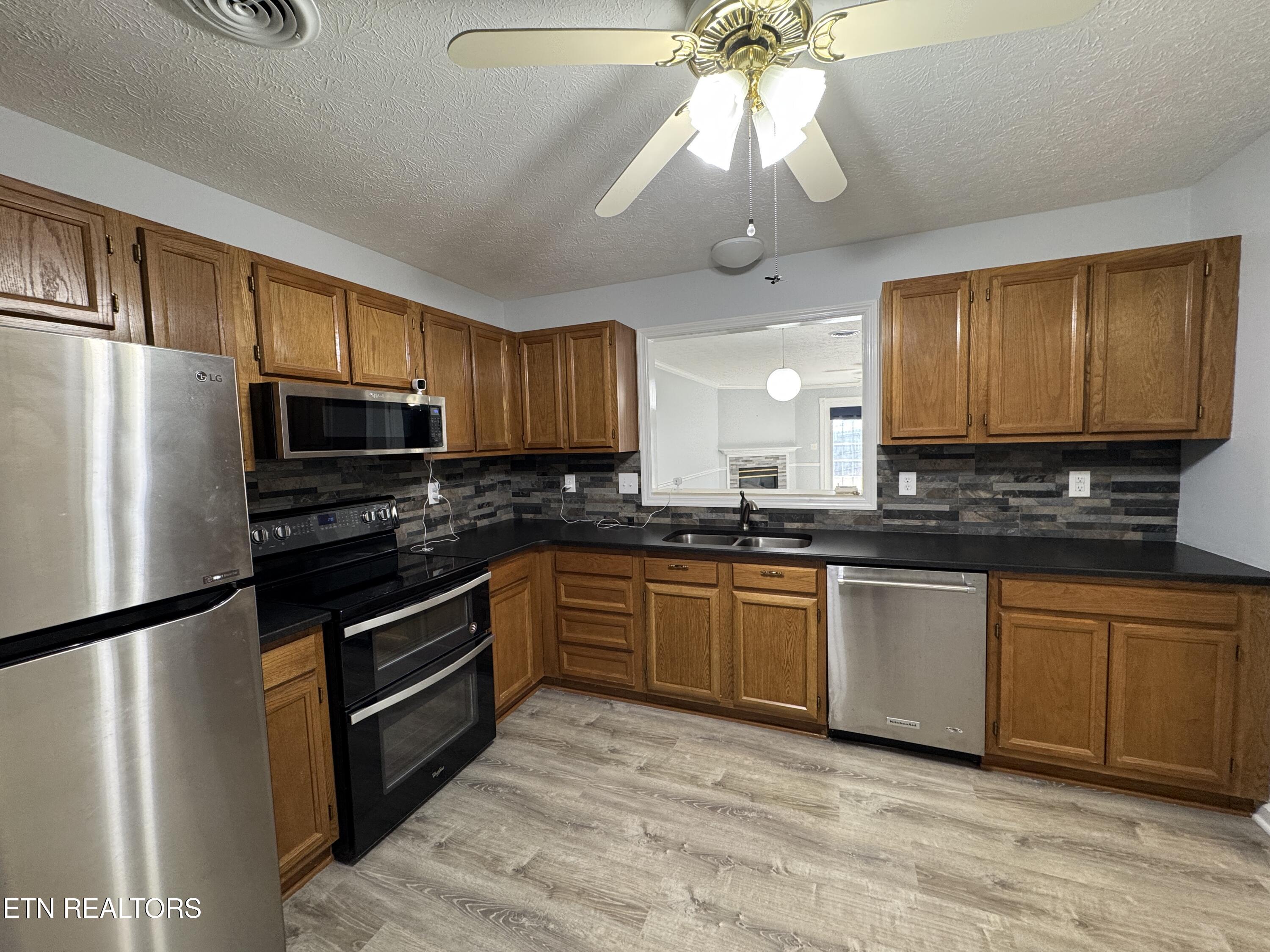 103 Pinewood Drive Lenoir City TN 37771