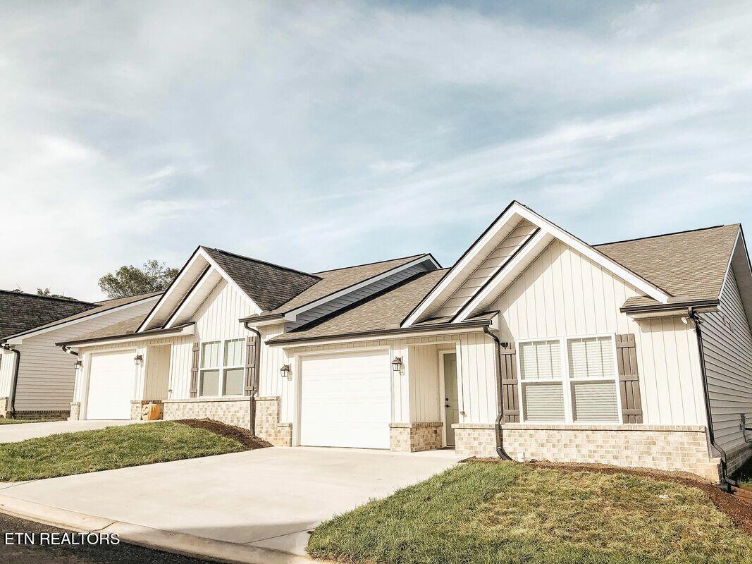 1300 Splendid Oak Way Knoxville TN 37931