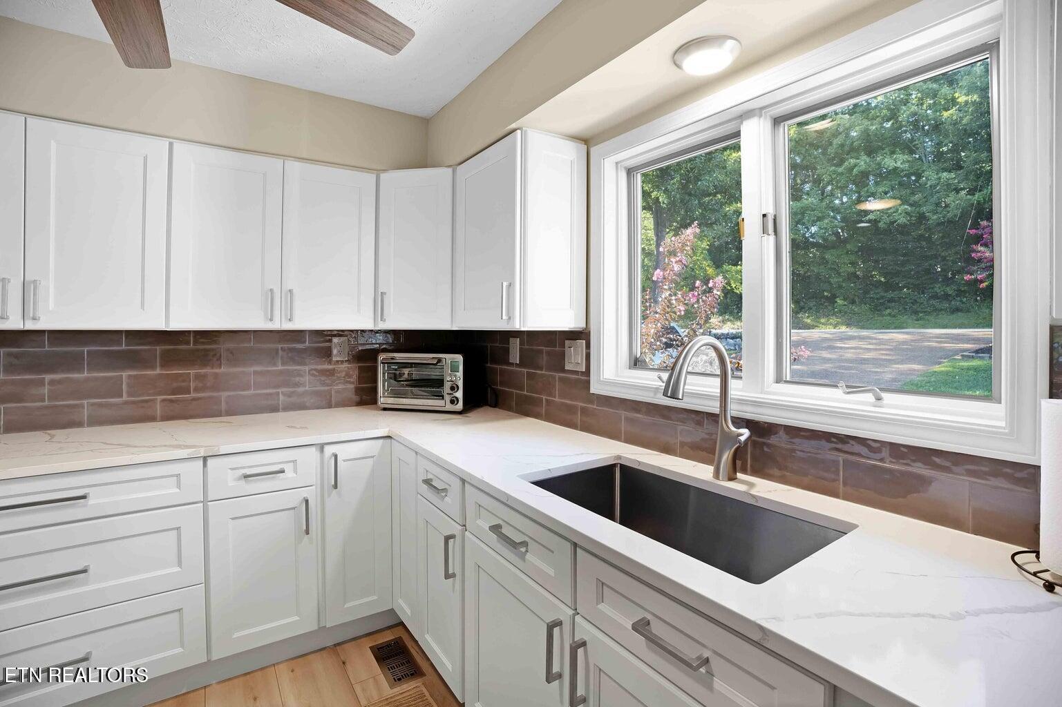 102 Daksi Way Loudon TN 37774