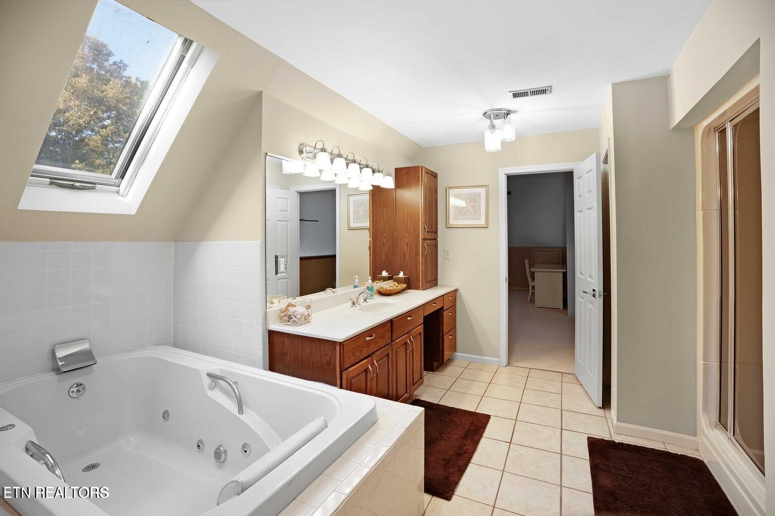 102 Daksi Way Loudon TN 37774