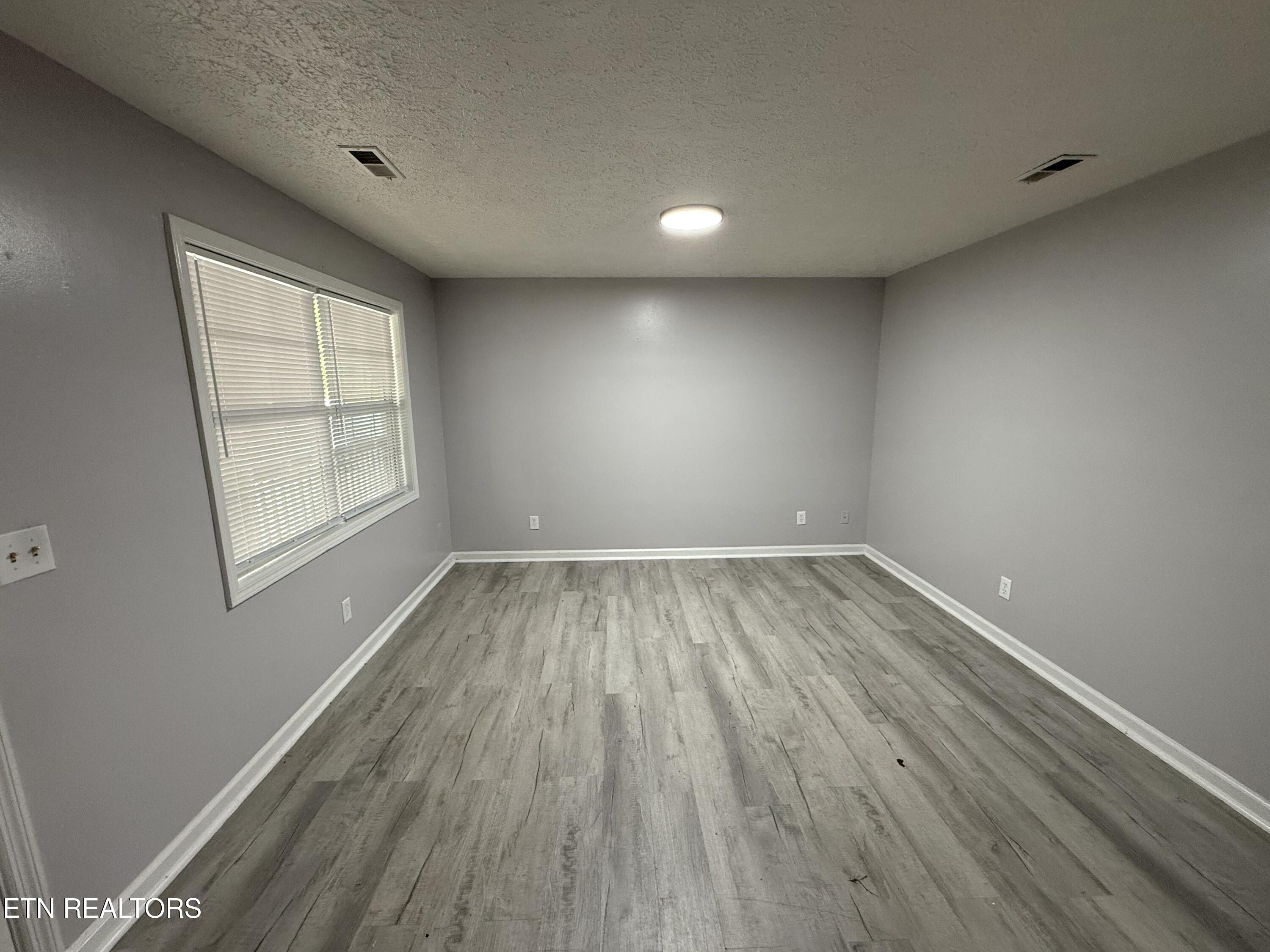 204 Ridenour Lane Jacksboro TN 37757