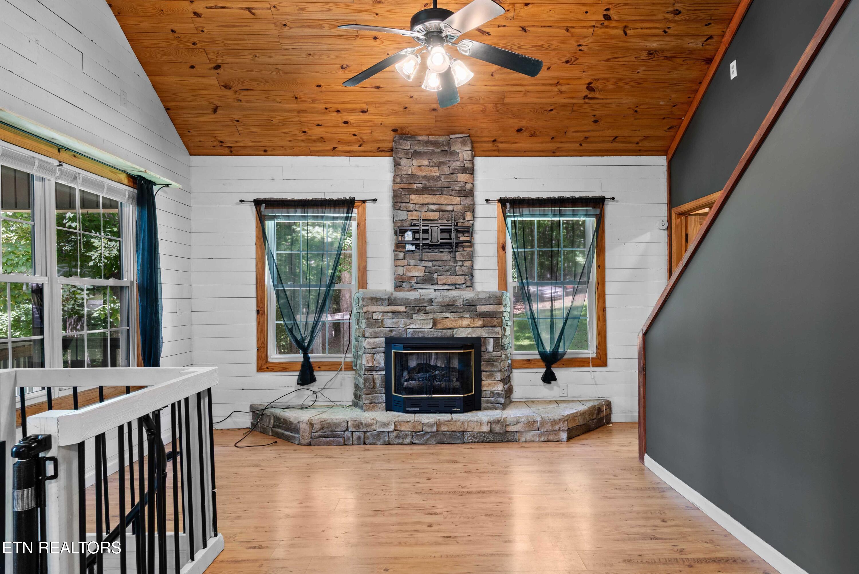 598 Hiawassee View Drive Jacksboro TN 37757